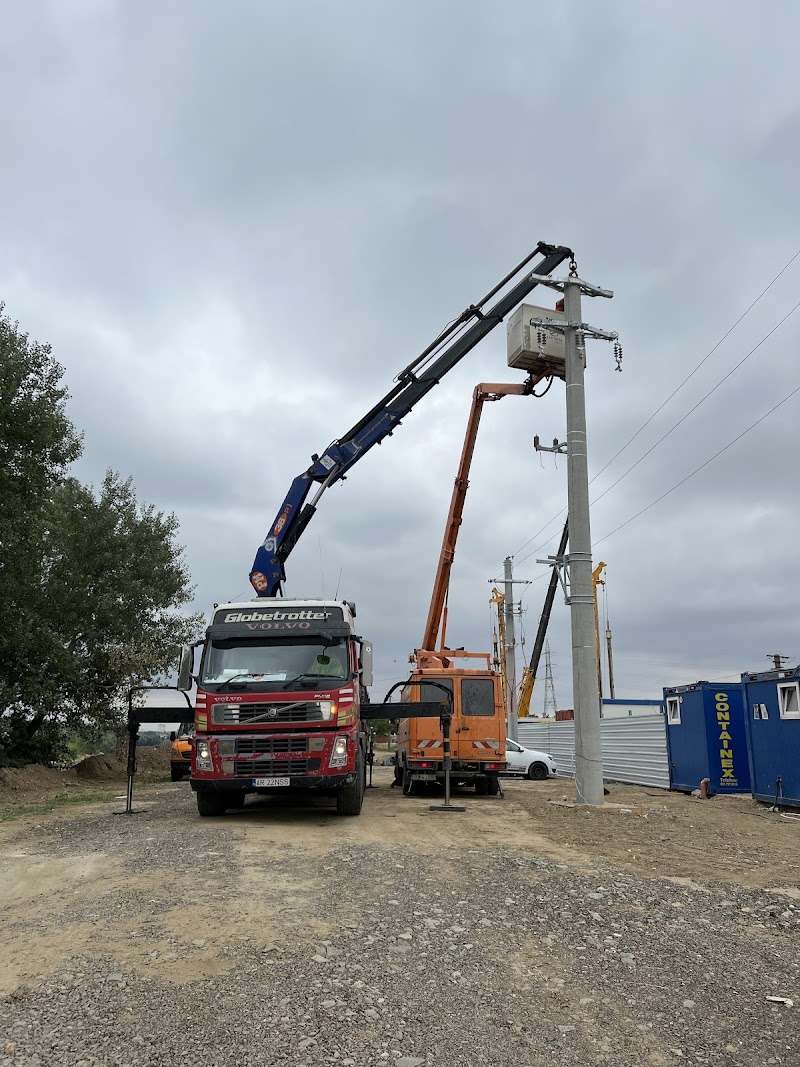 Camion cu Macara