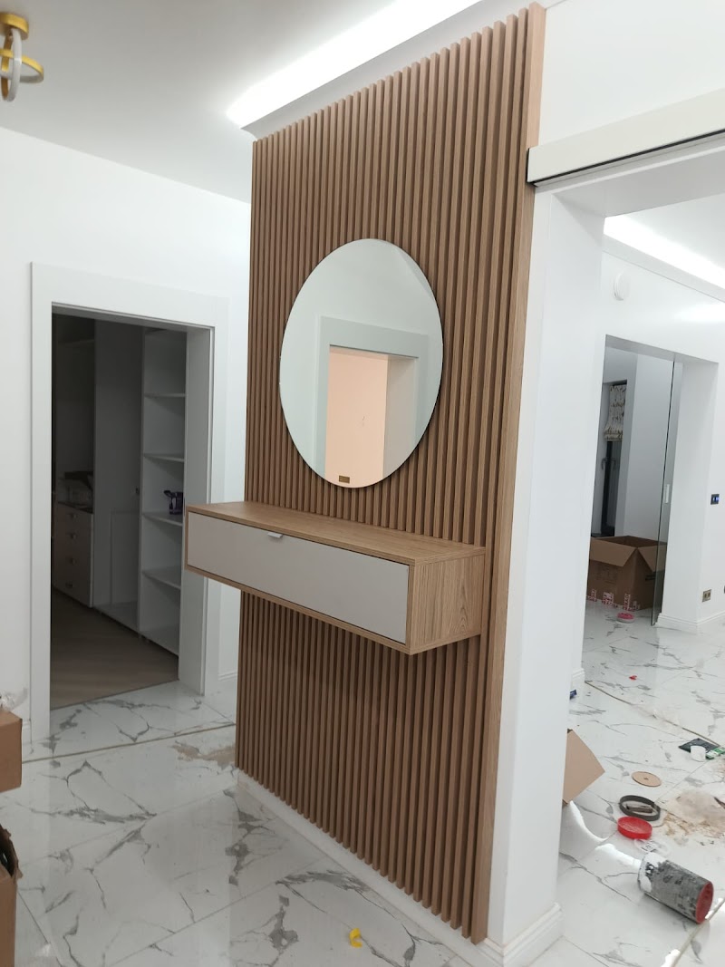Schreiner mobila lângă dezm